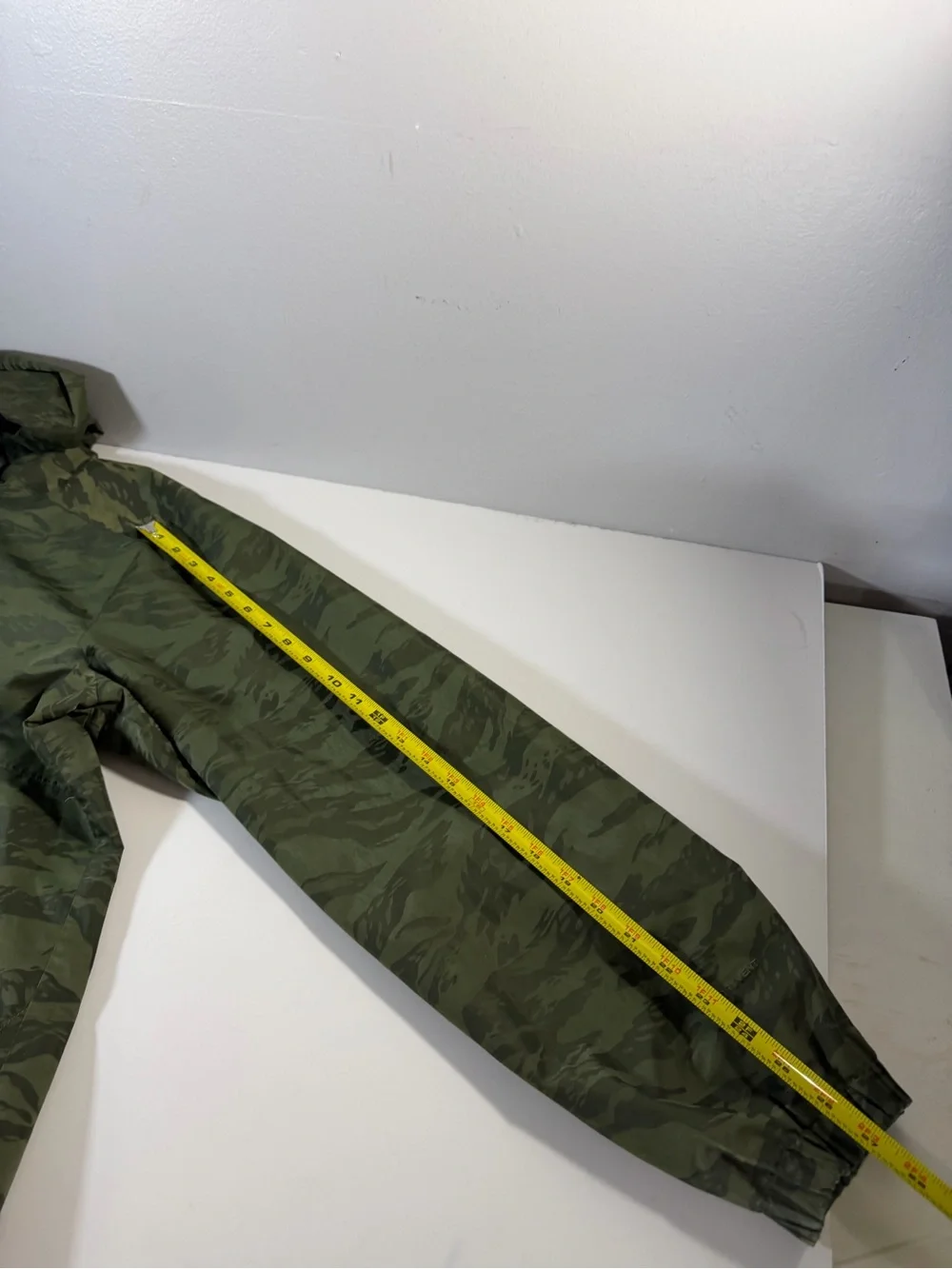 The North Face XL Men’s Tiger Camo Green Dry Vent Hooded Windbreaker Jacket S17